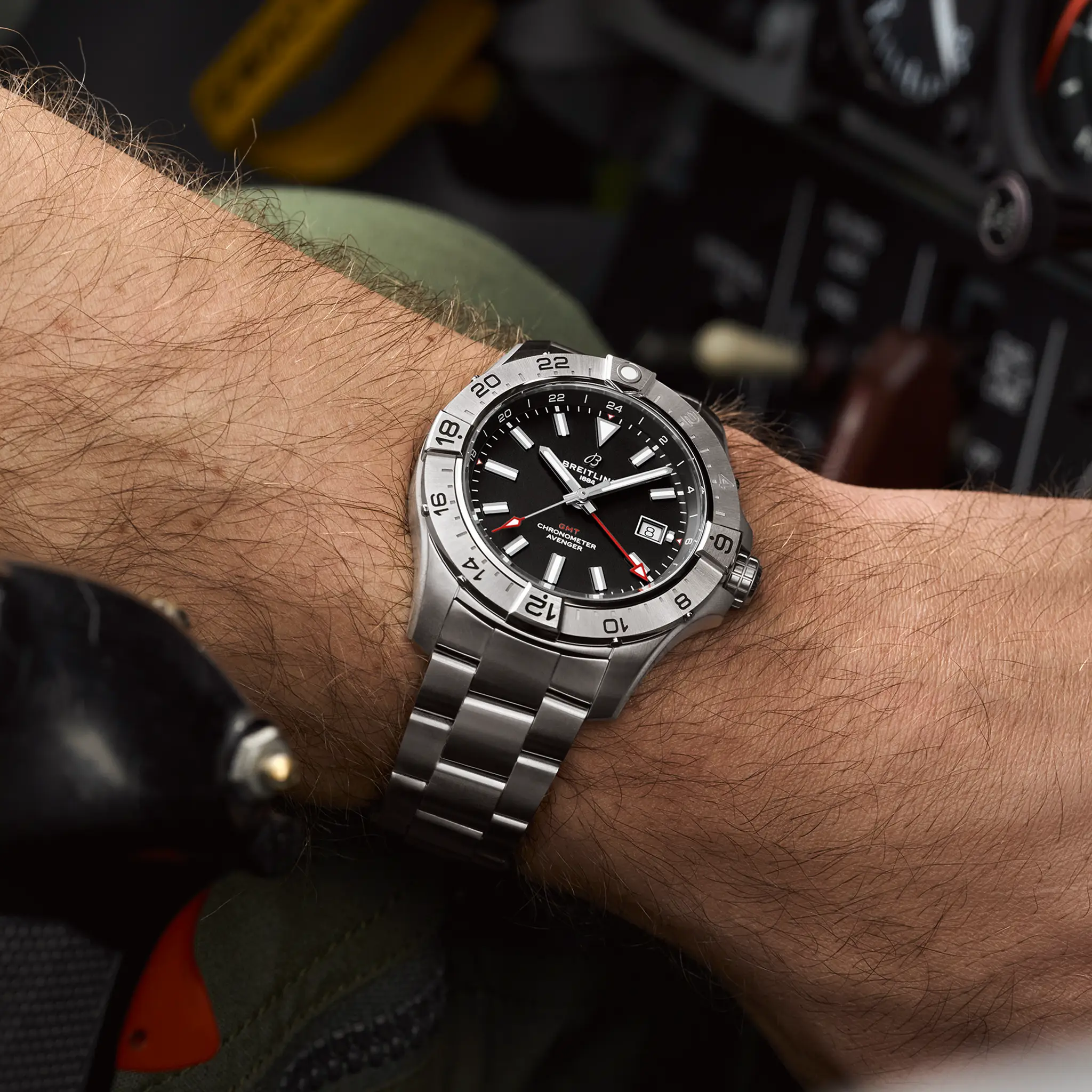 Breitling Avenger Automatic GMT 44mm  A32320101B1A1