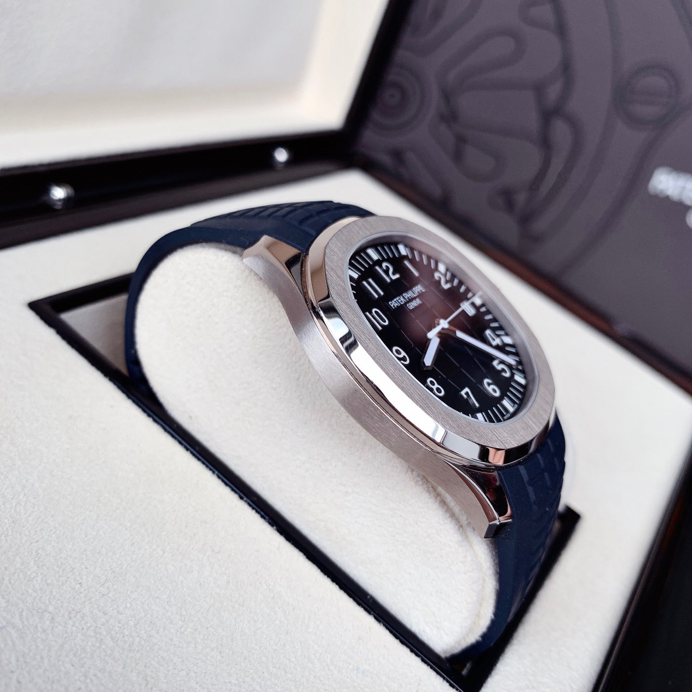 Patek Philippe Aquanaut Blue Dial 18K White Gold Men's Watch 5168G-001