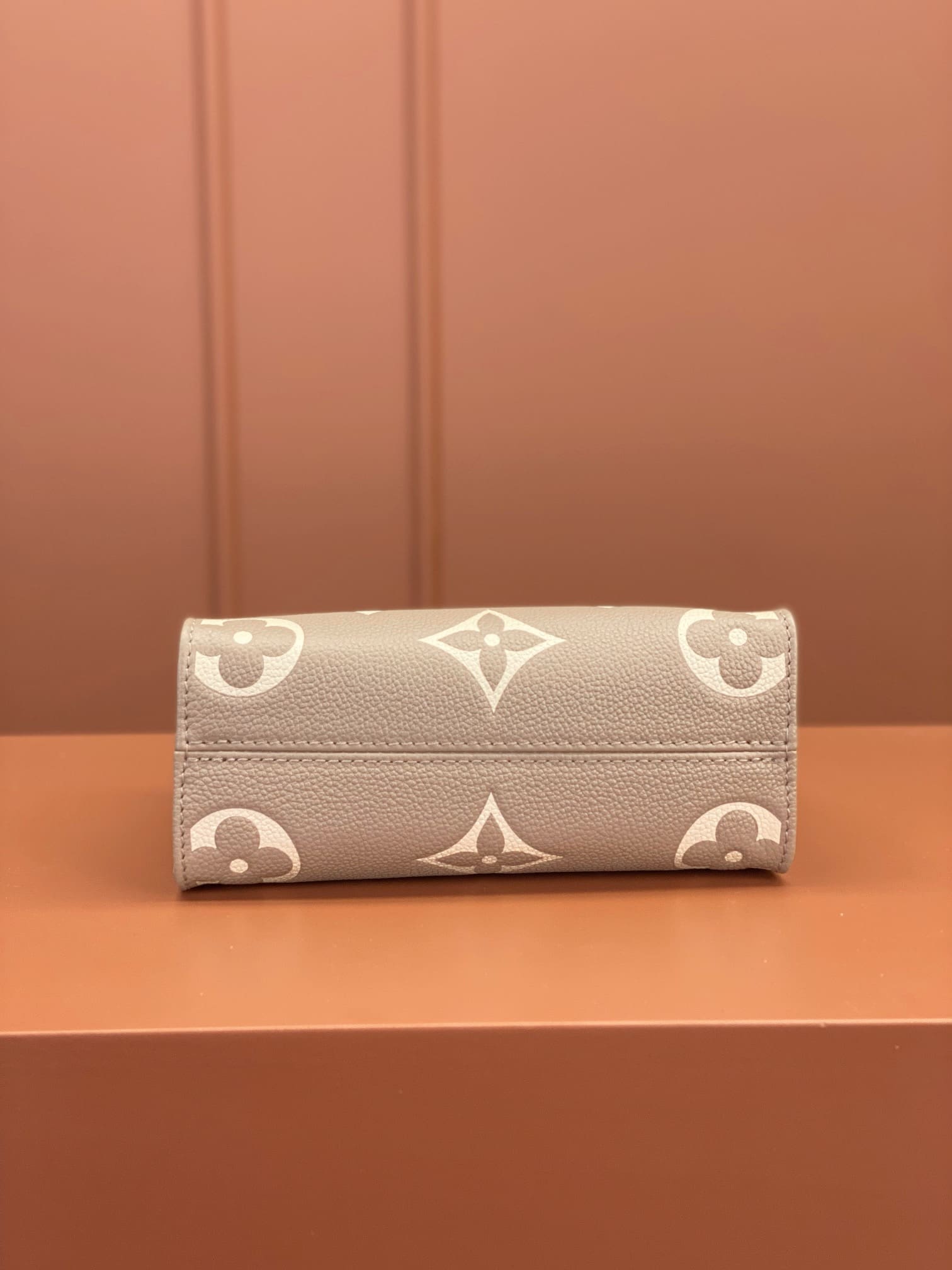 Louis Vuitton OnTheGo BB M47054