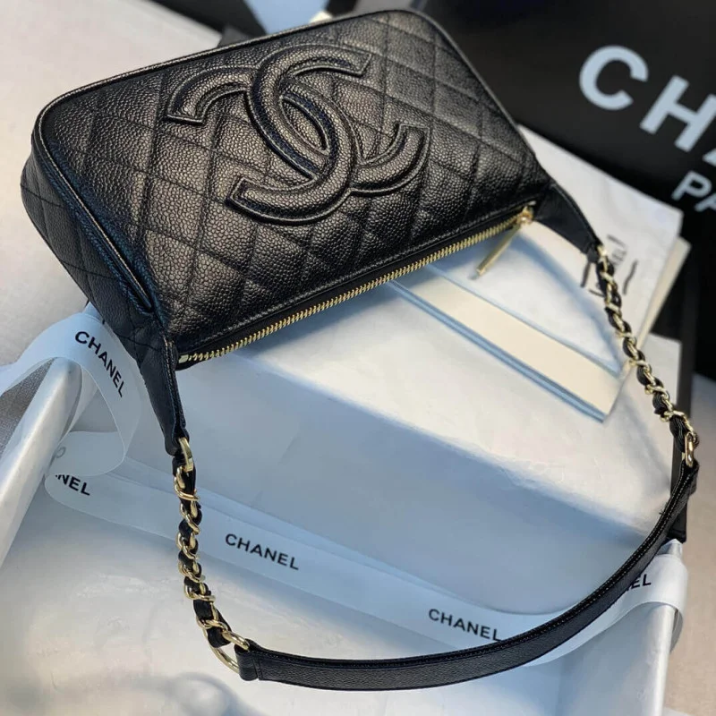 Chanel Grained Leather Hobo Bag B01960
