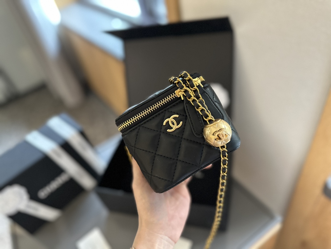 Pearl Crush Vanity Case with Chain Quilted Lambskin Mini