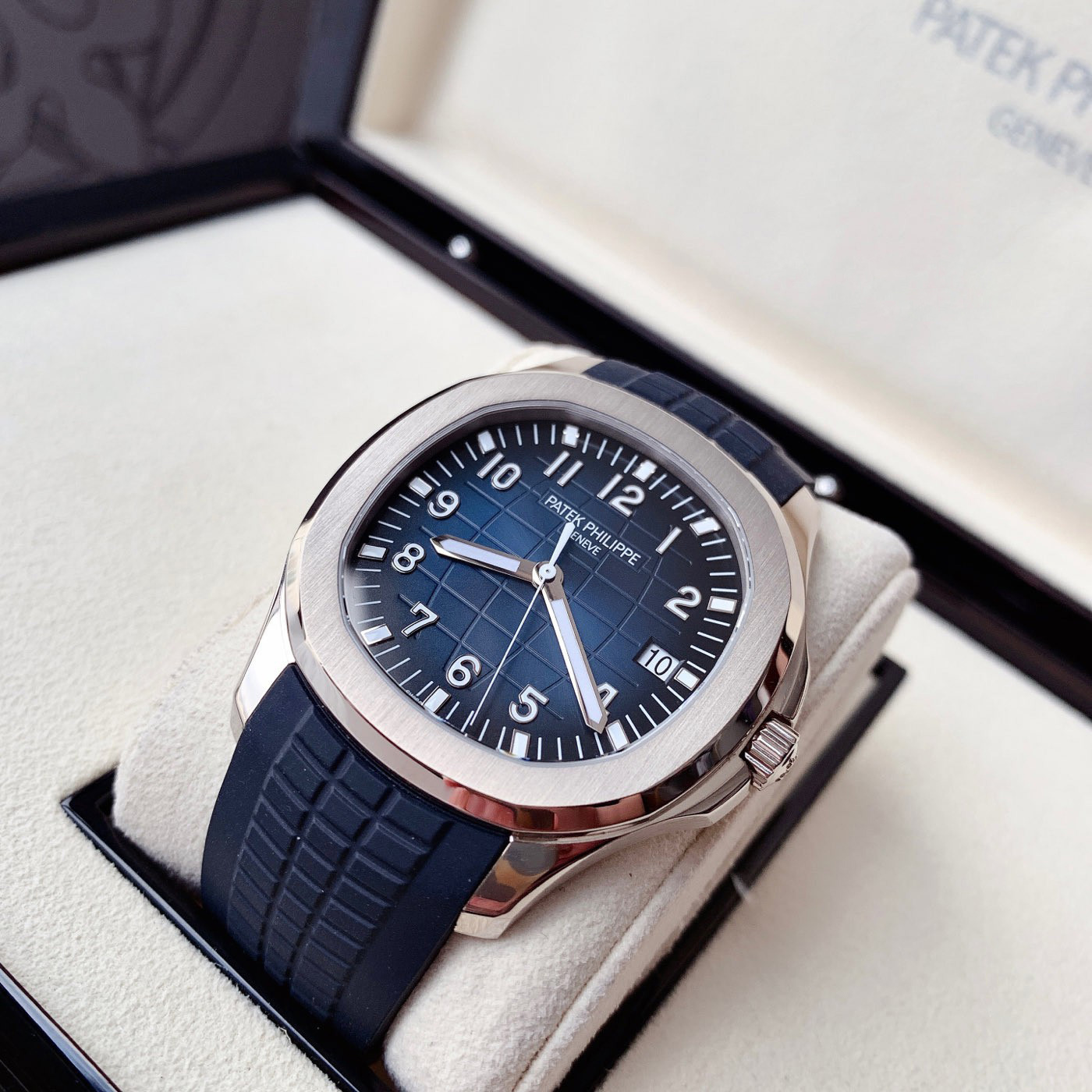 Patek Philippe Aquanaut Blue Dial 18K White Gold Men's Watch 5168G-001