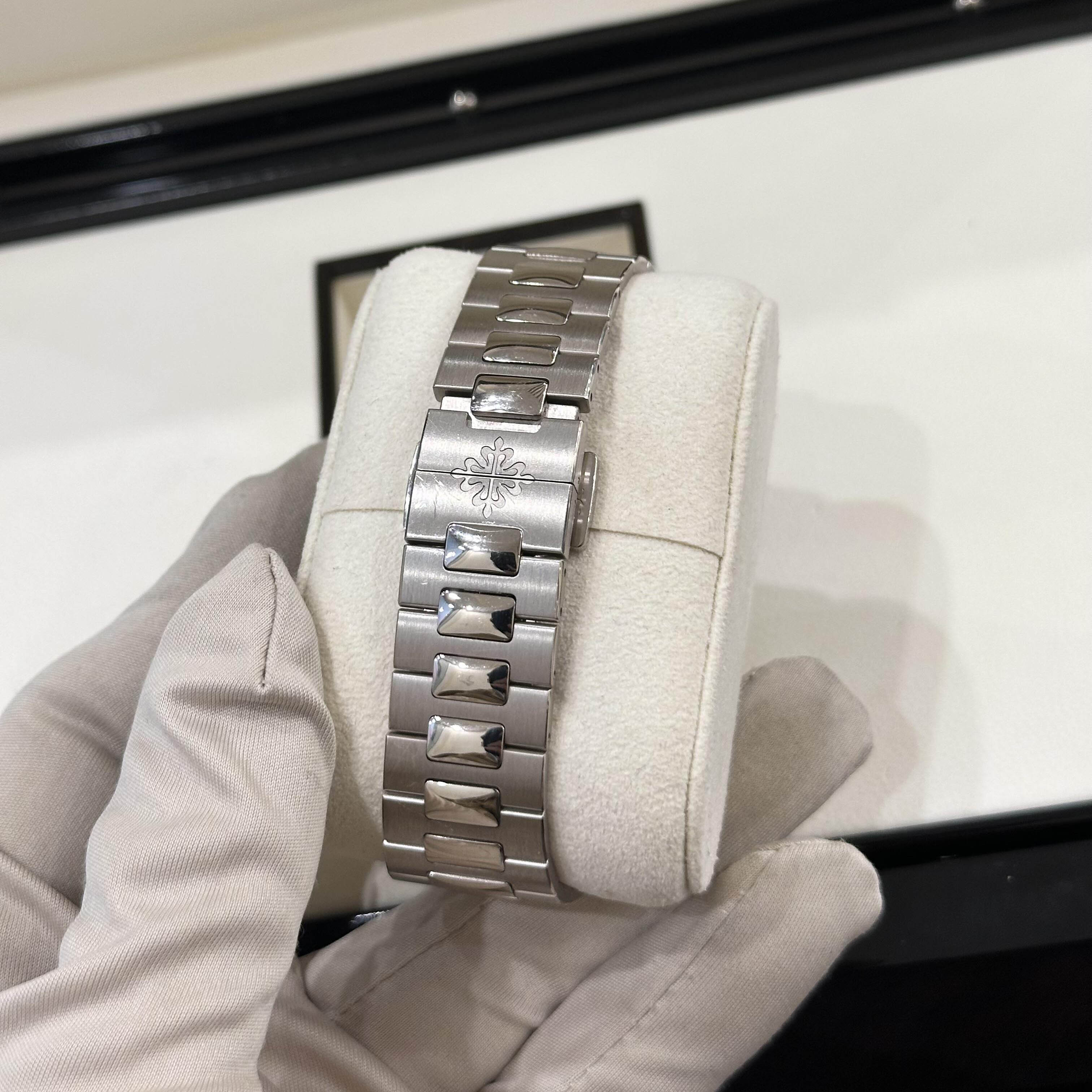 🔥🔥Best selling specials🔥🔥Patek Philippe Nautilus White Gold 5740-1G-001 with Blue Sunburst dial