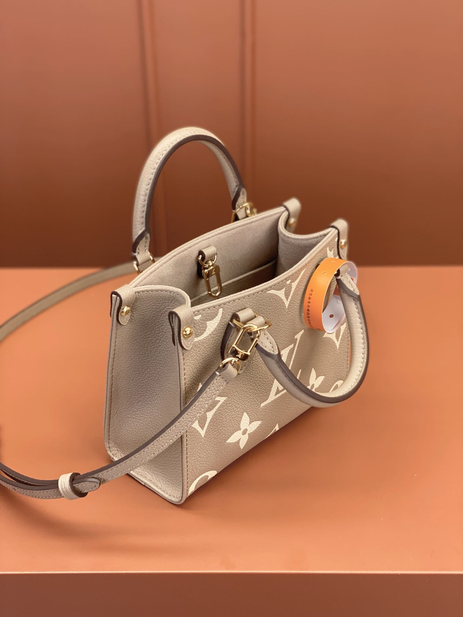 Louis Vuitton OnTheGo BB M47054