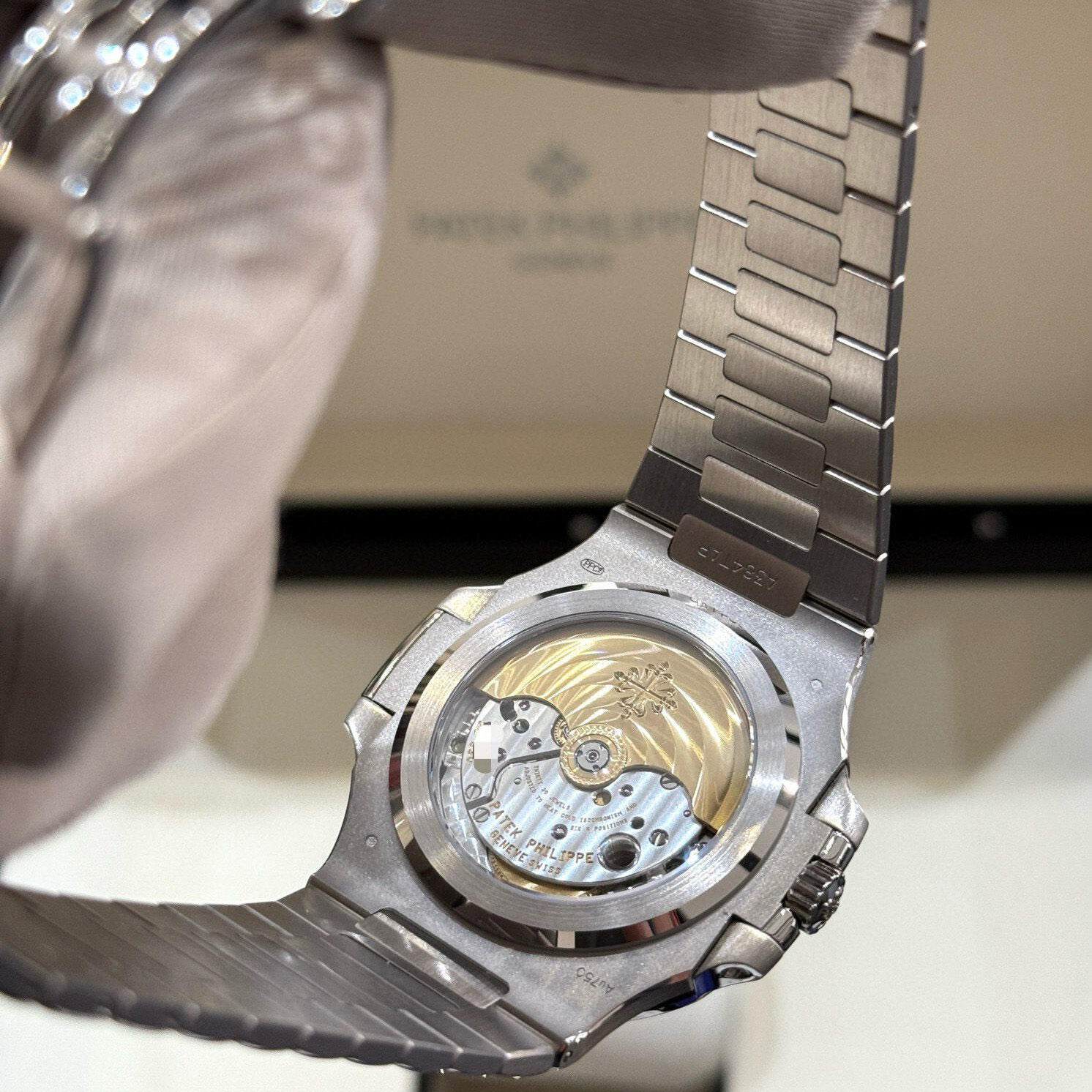 Patek Philippe Nautilus White Gold Watch 5811/1G-001 5811/1G