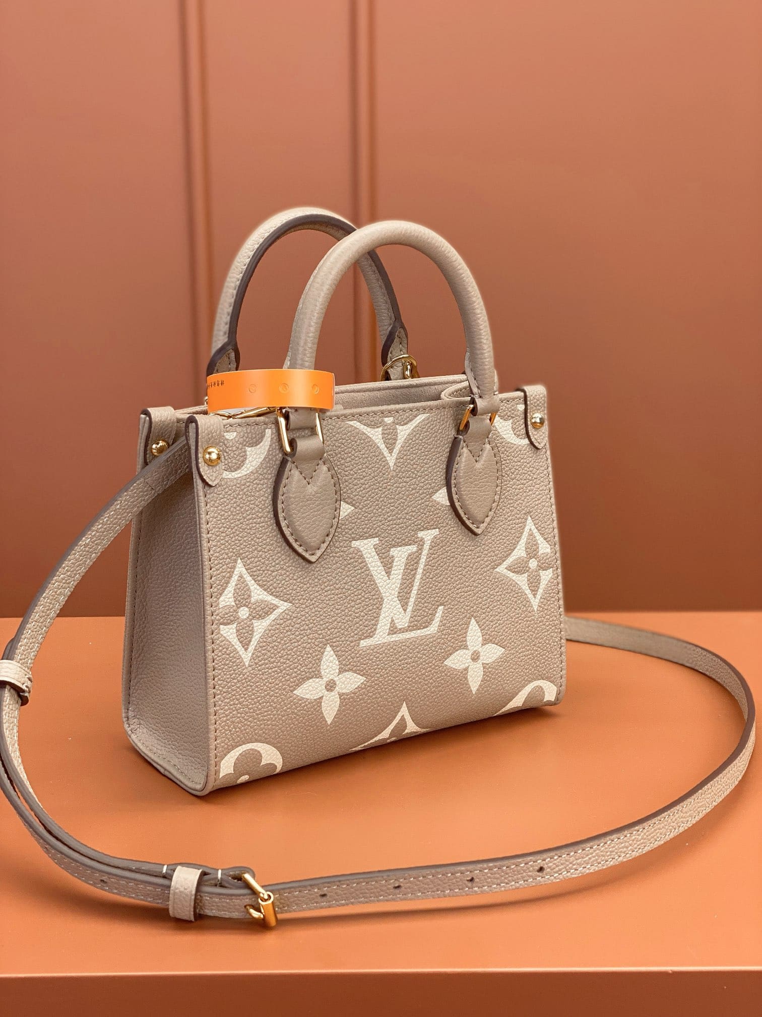 Louis Vuitton OnTheGo BB M47054