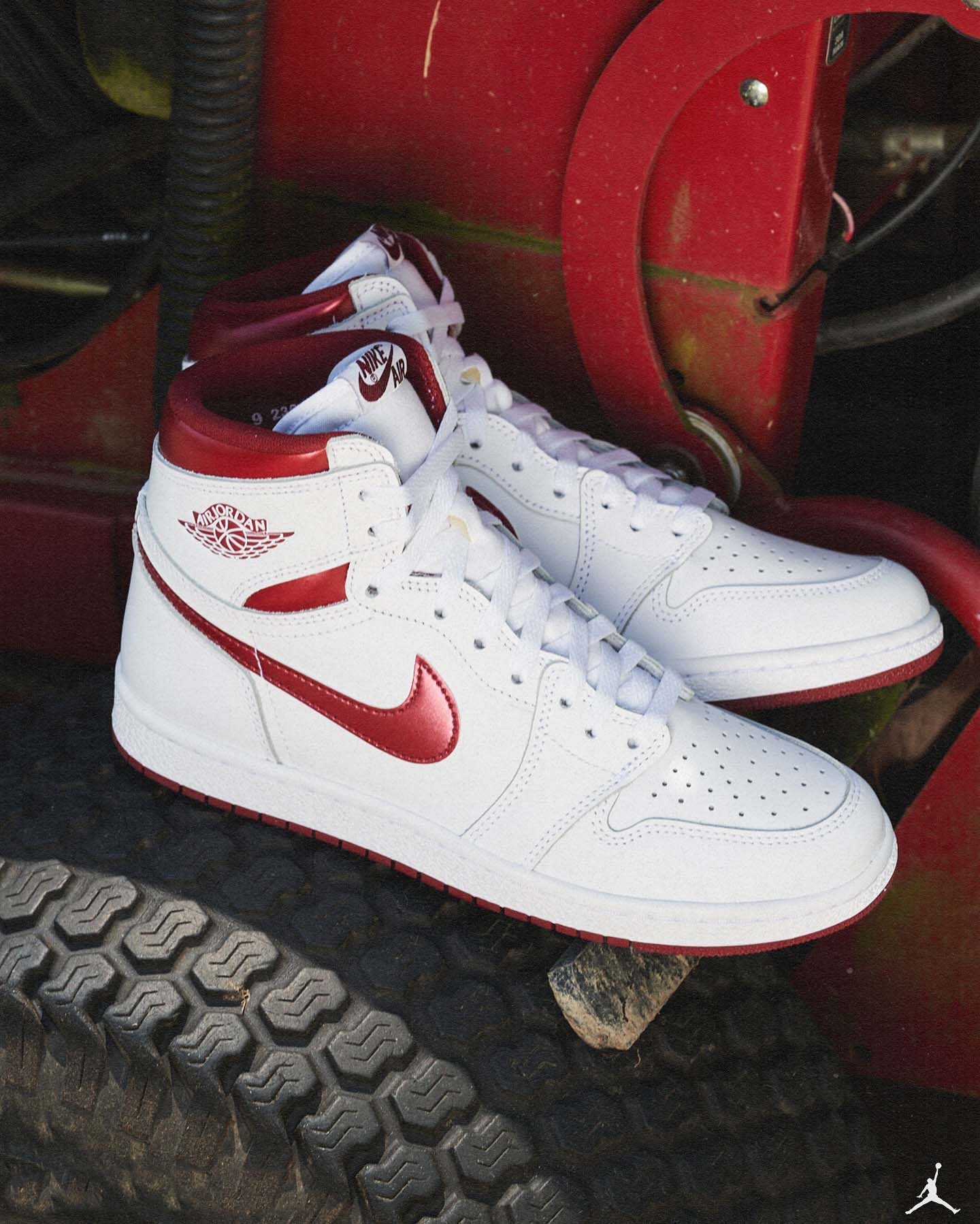 Air Jordan 1 High 85 “Metallic Burgundy”