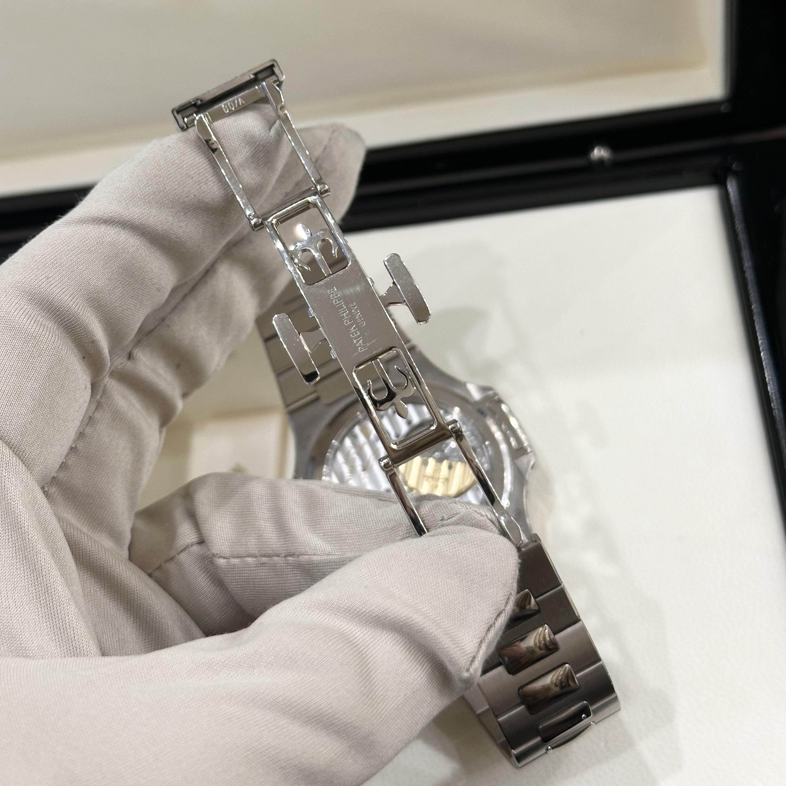 🔥🔥Best selling specials🔥🔥Patek Philippe Nautilus White Gold 5740-1G-001 with Blue Sunburst dial