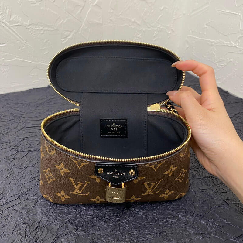 Louis Vuitton Vanity Chain Pouch M47125