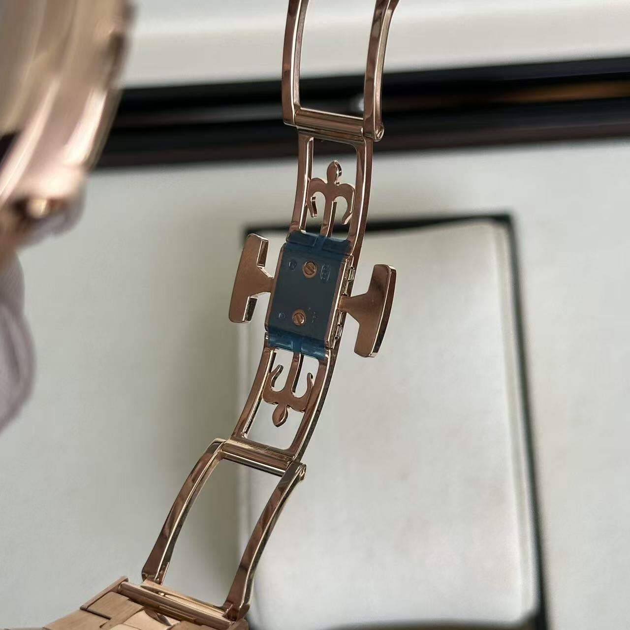 Patek Philippe Nautilus Moon Phase Rose Gold Watch 5712/1R-001 5712/1R