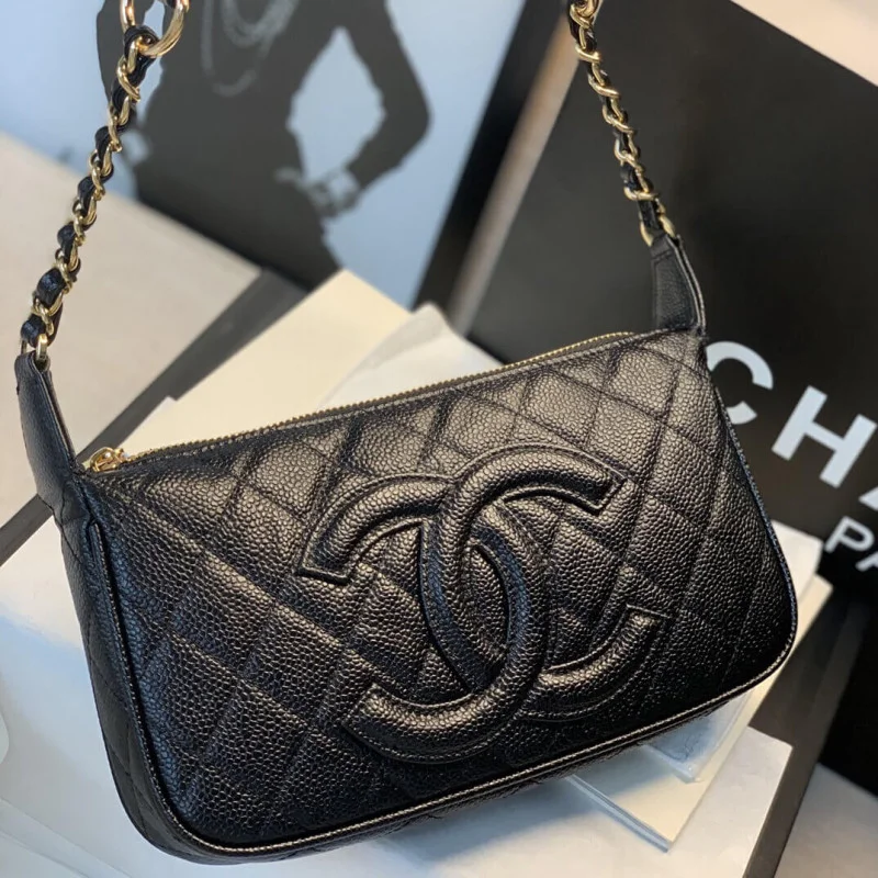 Chanel Grained Leather Hobo Bag B01960