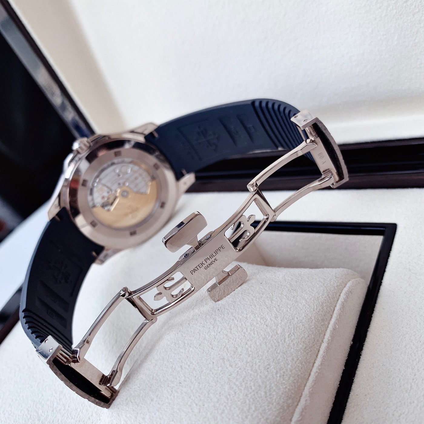 Patek Philippe Aquanaut Blue Dial 18K White Gold Men's Watch 5168G-001