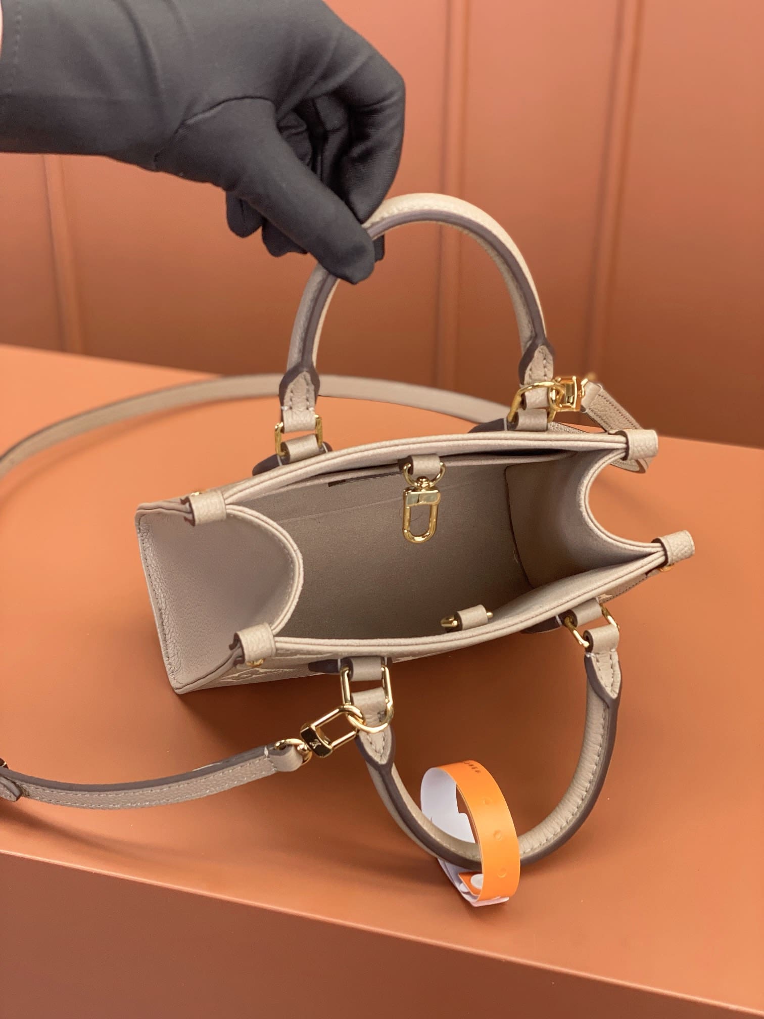 Louis Vuitton OnTheGo BB M47054