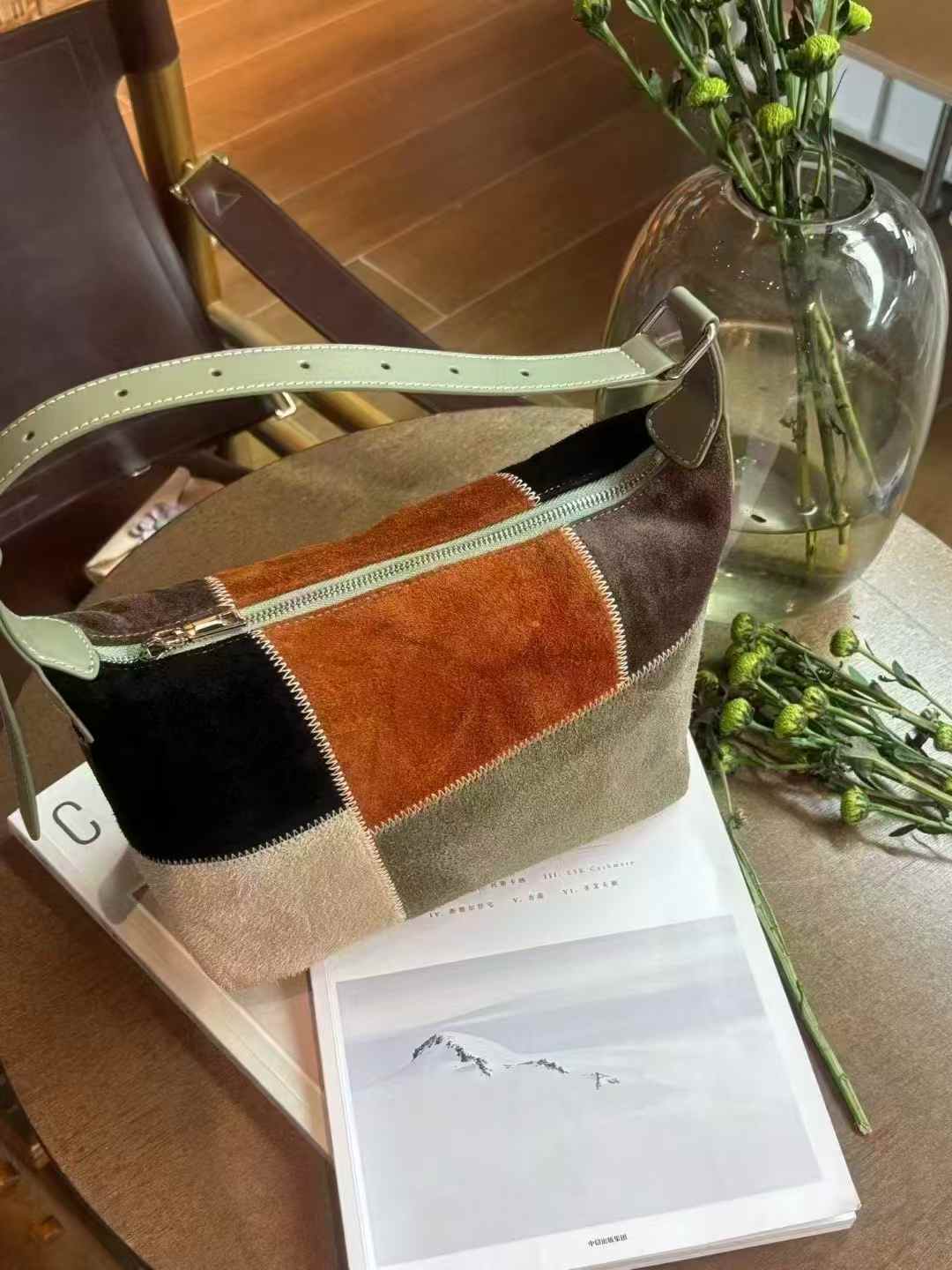 Matte cowhide splicing style, geometric shape, three colors, women's diagonal cross cowhide leather bag