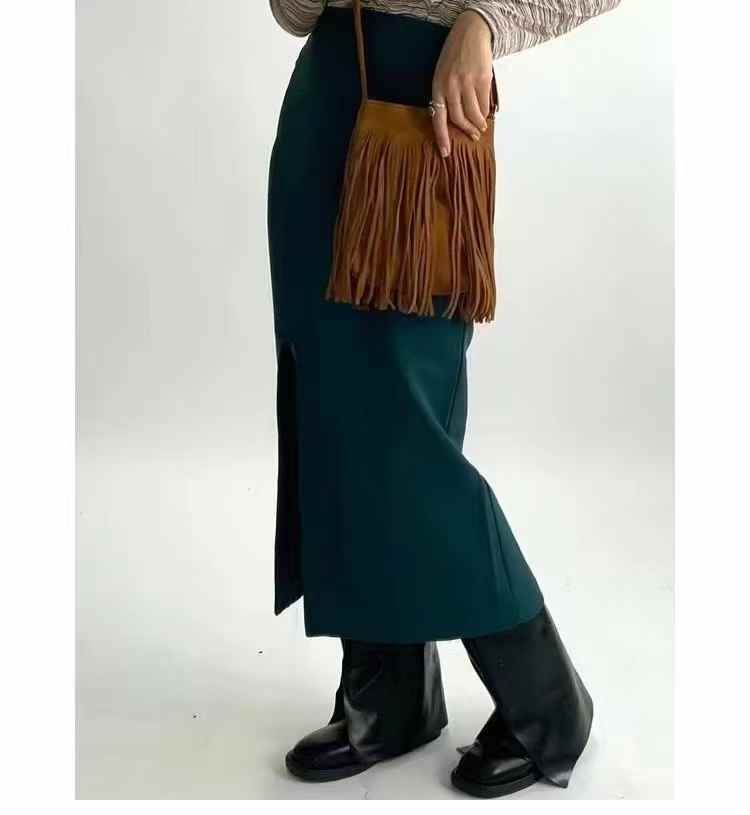 AyLALy  Paired with a leather jacket, it exudes a spicy and feminine vibe. The Western cowboy style is fashionable and retro, and the top layer cowhide women's bag is a popular fashion trend in Suzhou ✨