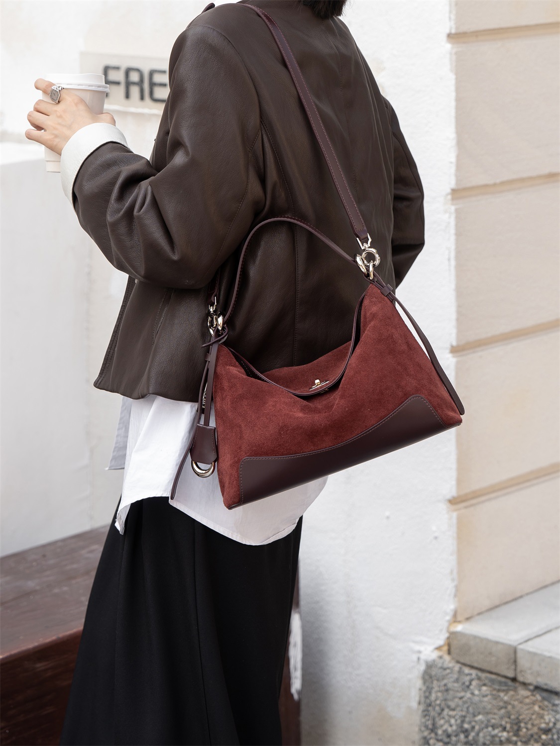 2025 New Commuter Women's Bag Single Shoulder Crossbody Bag Large Capacity Tote Bag Underarm Bag Autumn/Winter Classic Fashion Women's Bag