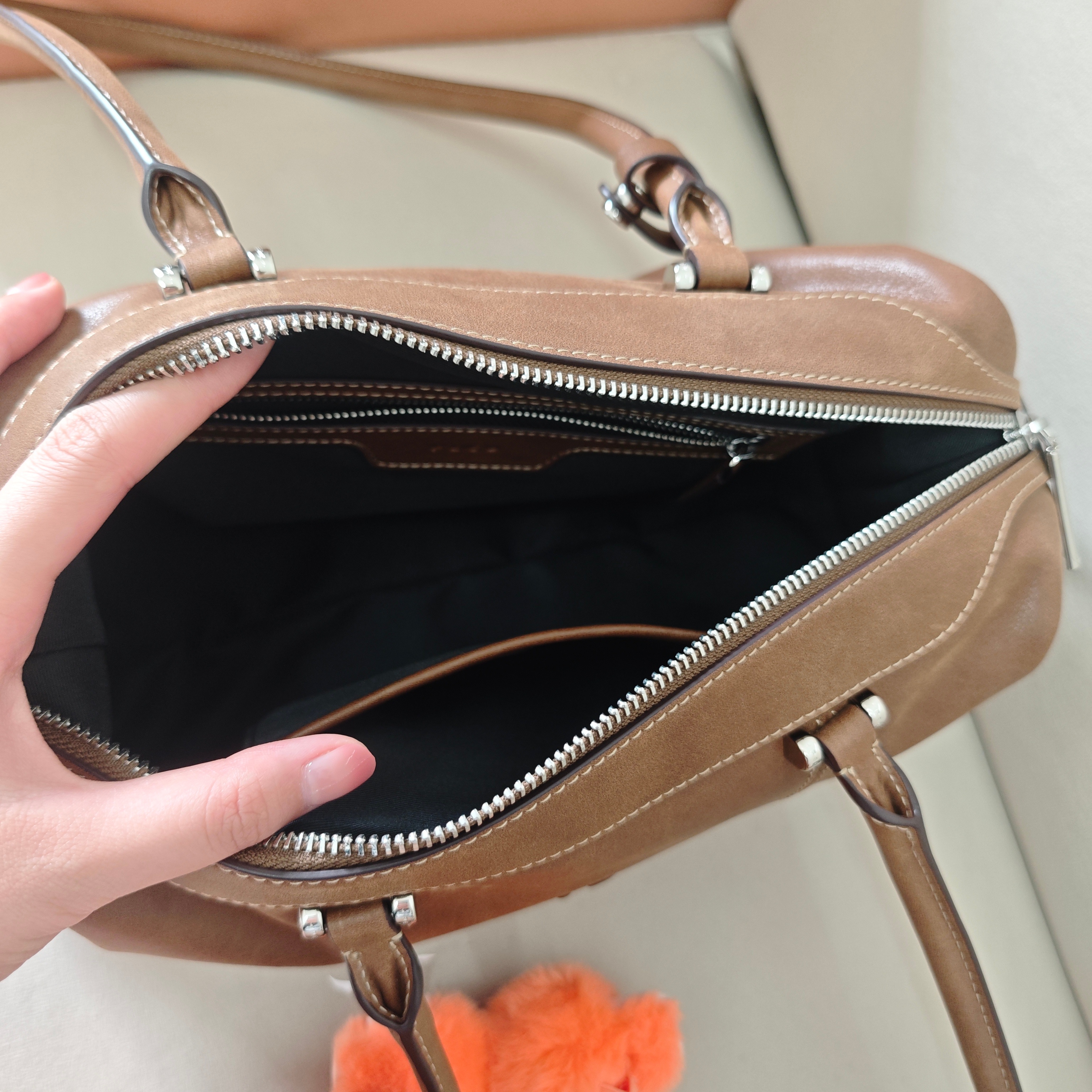 Clown bowling bag, tanned leather, oil wax, long handle, hand-held armpit bag, baguette, super popular Boston bag