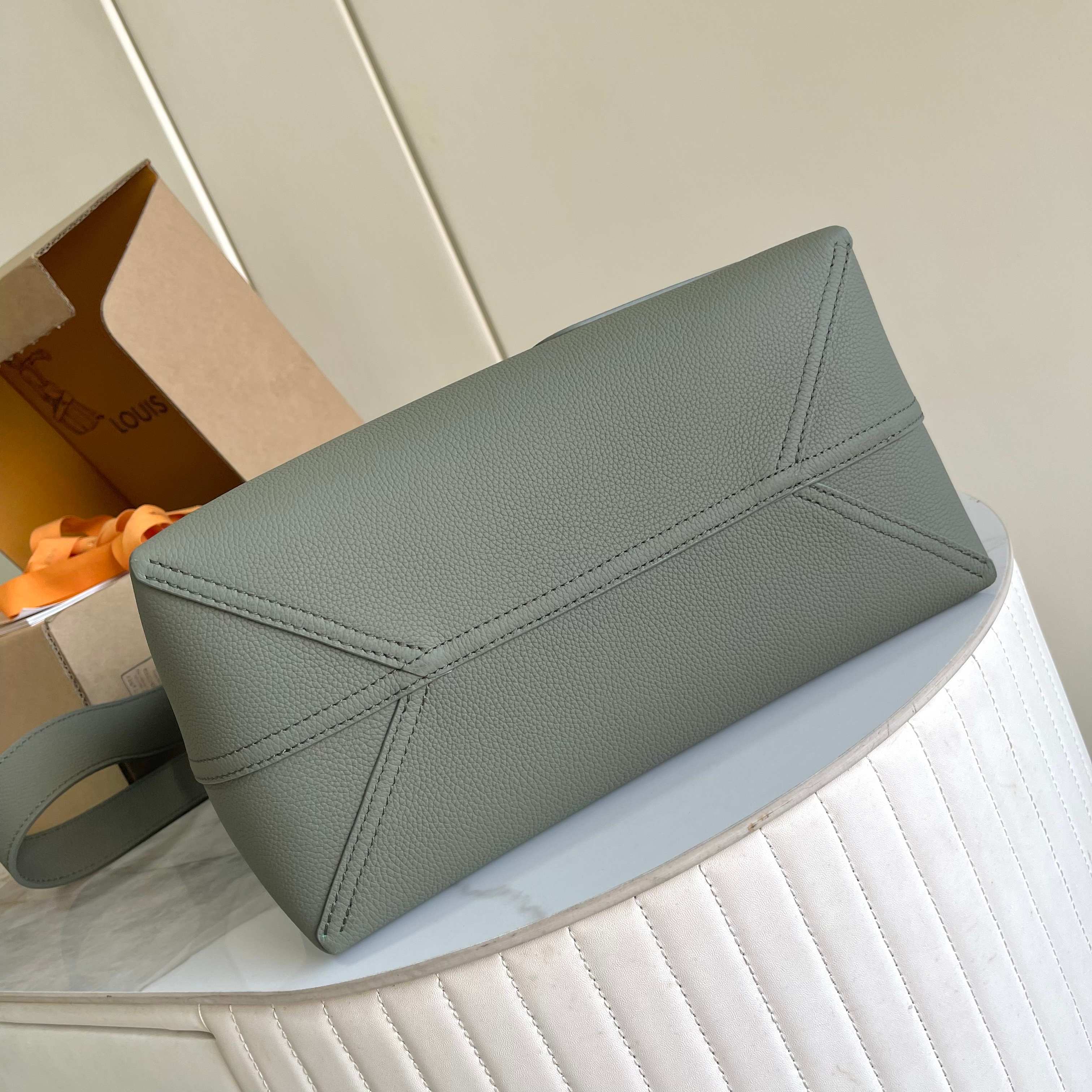 Detachable suede leather storage bag, handbag, cowhide leather shaping, trendy and easy to match men's bag