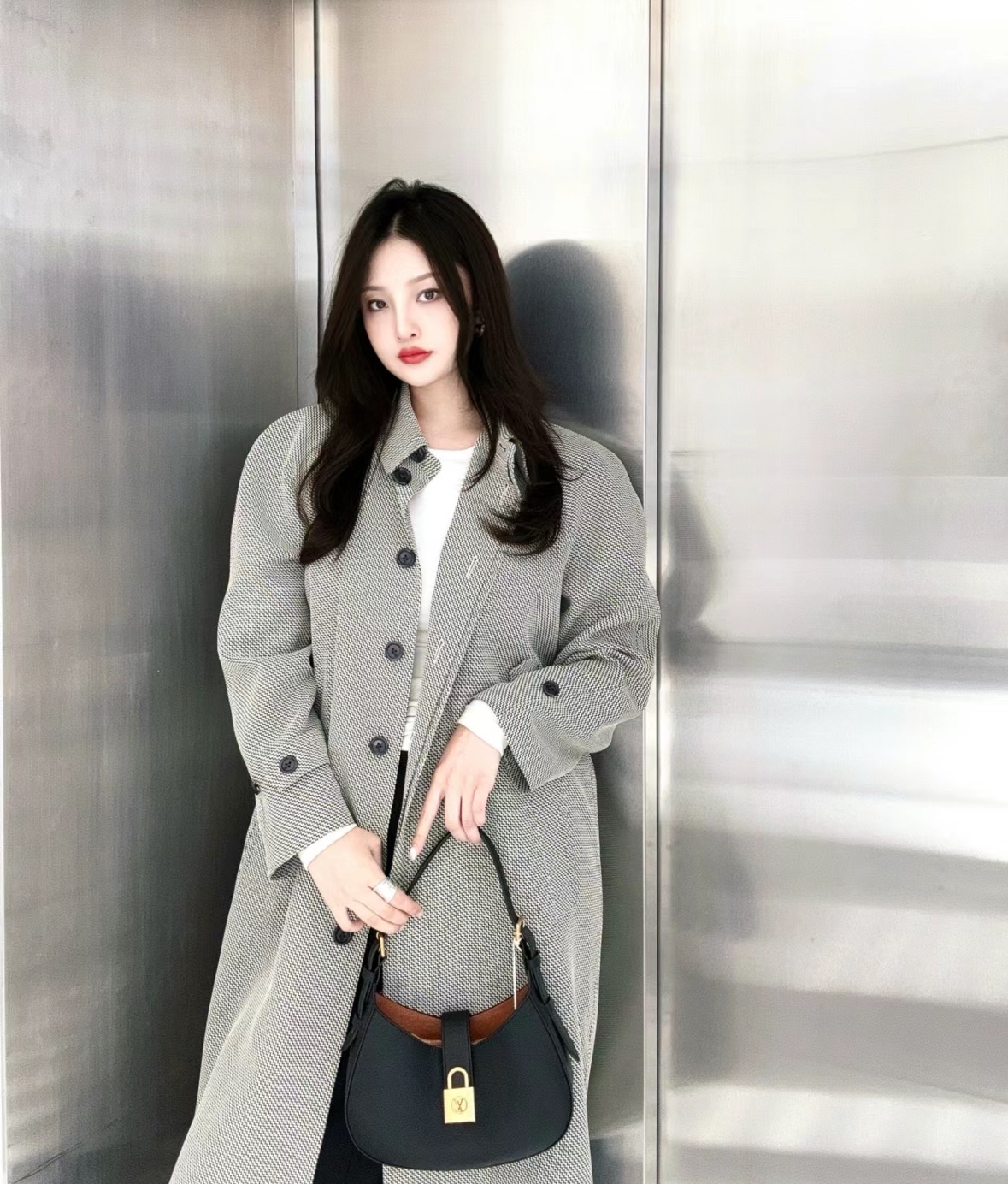 Medium sized handbag wrapped in soft grain cowhide leather with suede leather lining