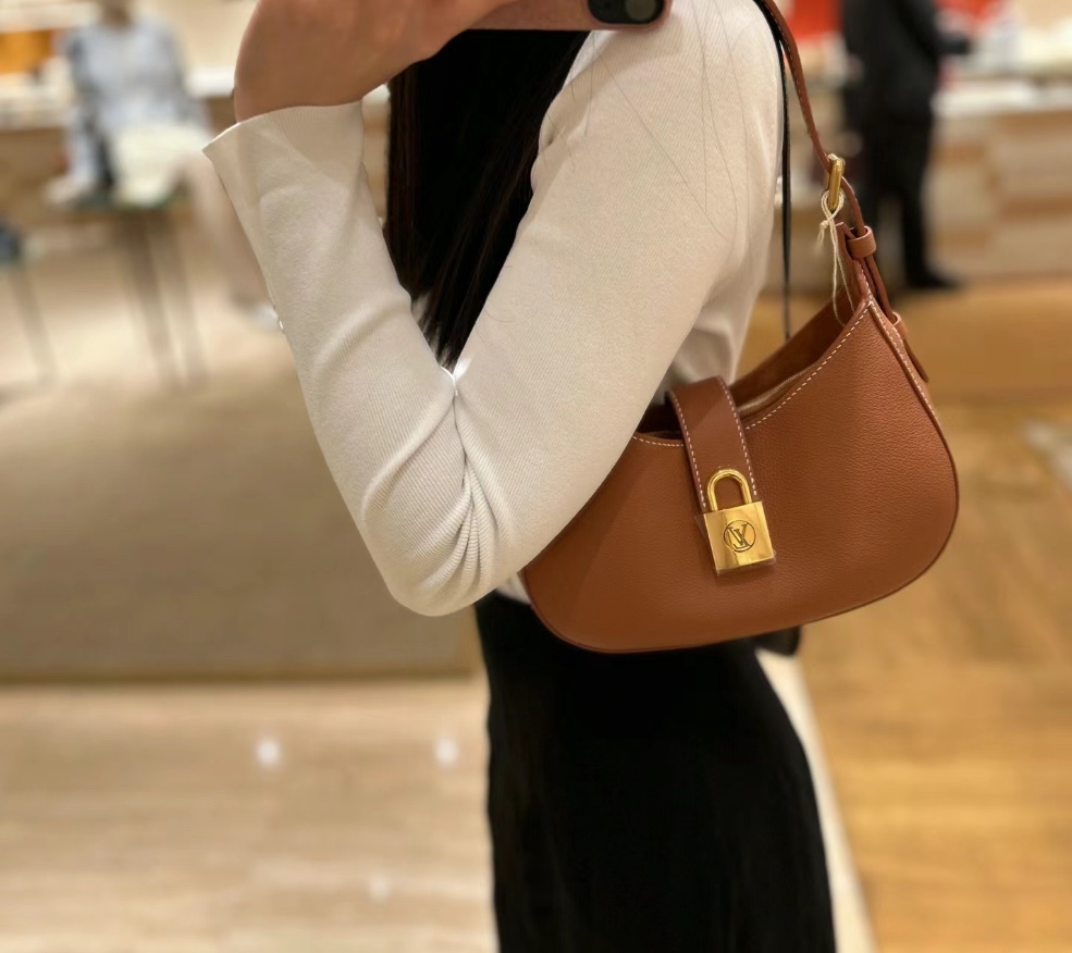 Launch Low Key Cookie Medium Handbag