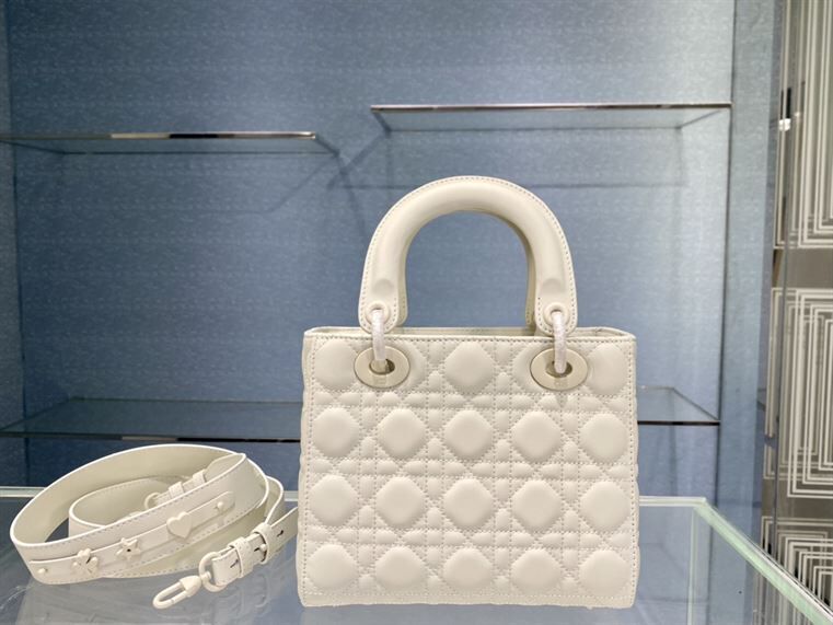 MEDIUM ULTRAMATTE LADY DIOR BAG LATTE ULTRAMATTE CANNAGE CALSKIN – DOB003