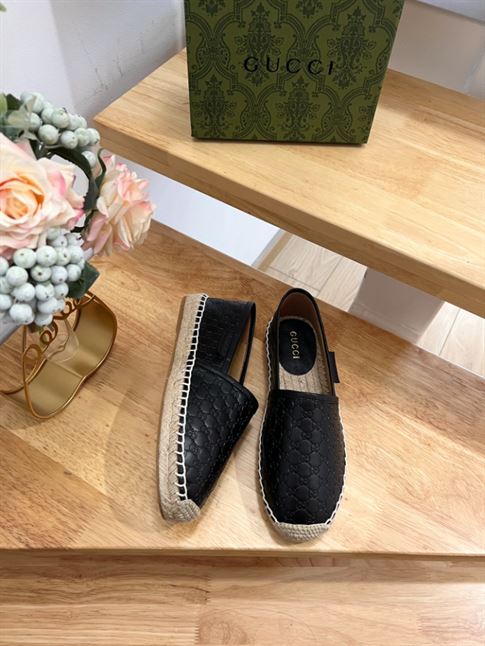 GUCCI PILAR LOGO-EMBOSSED LEATHER ESPADRILLES IN BLACK – GL031