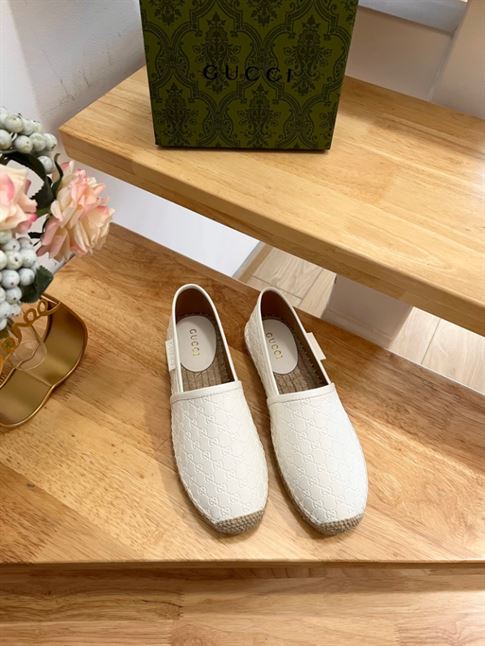 GUCCI PILAR LOGO-EMBOSSED LEATHER ESPADRILLES IN WHITE – GL030