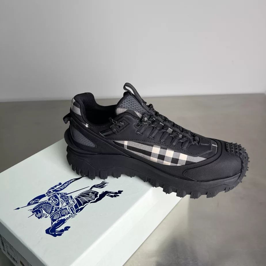 BURBERRY SNEAKERS – BBR049