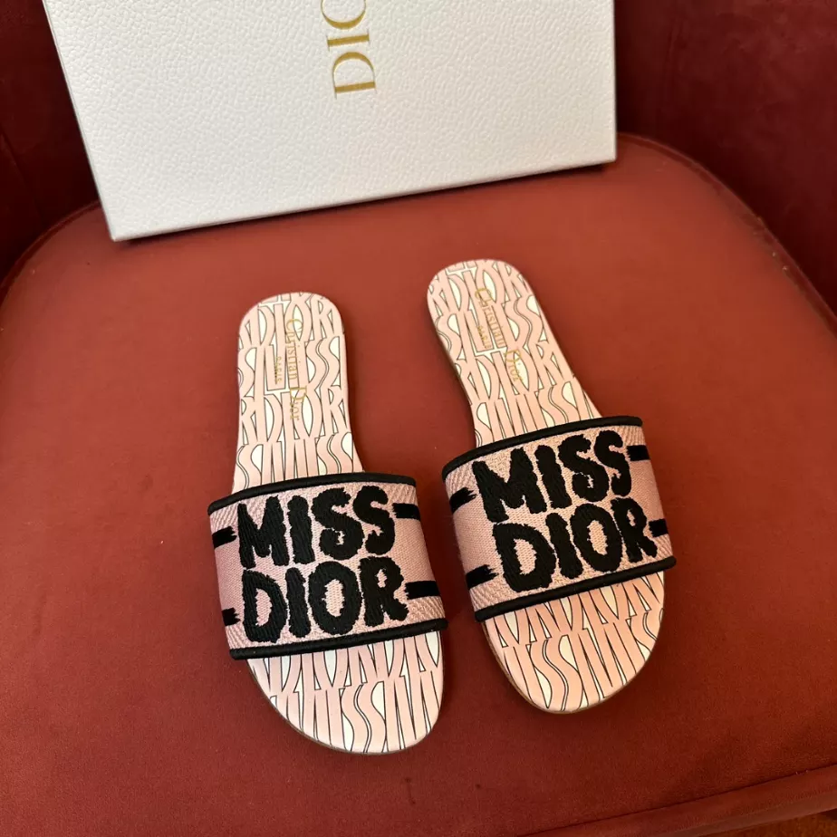 DIOR DWAY SLIDE – DS024
