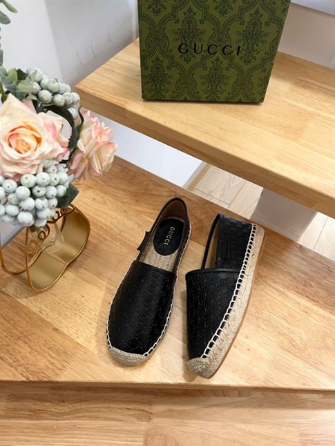 GUCCI PILAR LOGO-EMBOSSED LEATHER ESPADRILLES IN BLACK – GL031