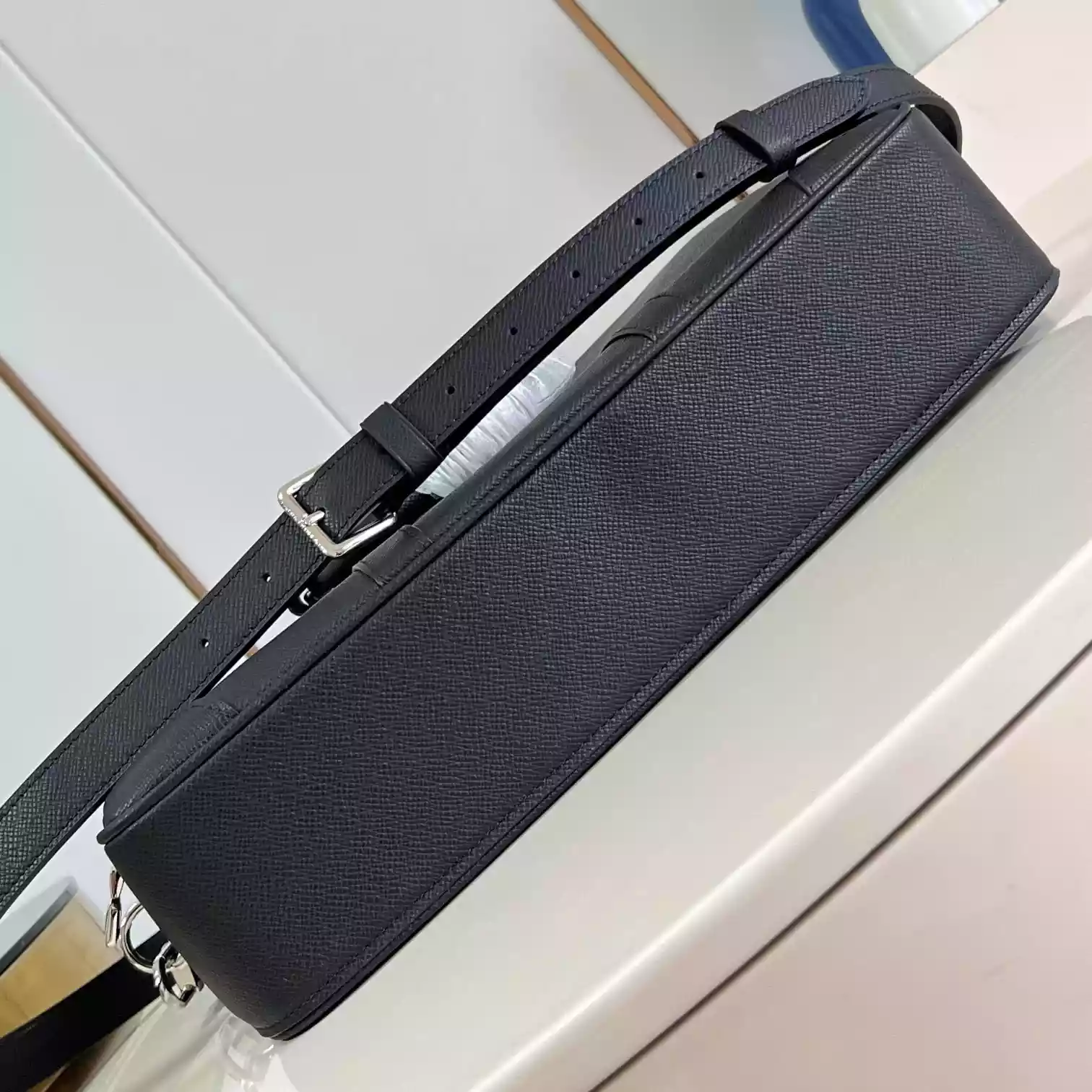 PORTE DOCUMENTS VOYAGE BLACK TAIGA COWHIDE LEATHER M30967 – LW322