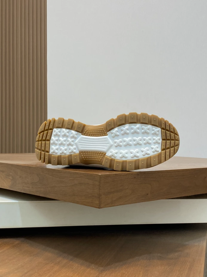 BURBERRY SNEAKERS – BBR068