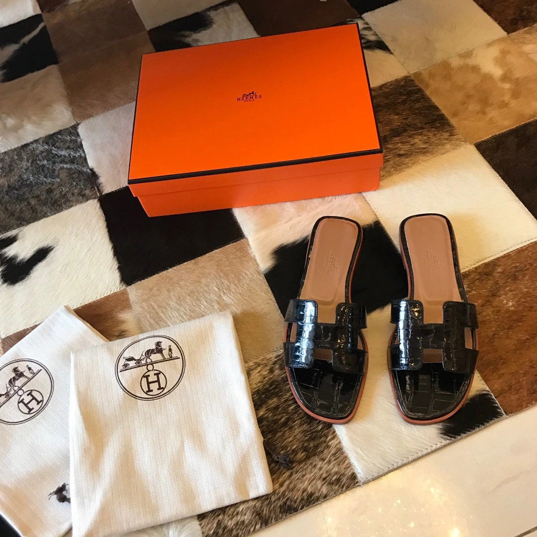 HERMES ORAN SLIDE SANDALS IN BLACK SHINY NILOTICUS CROCODILE SKIN – HMSD046