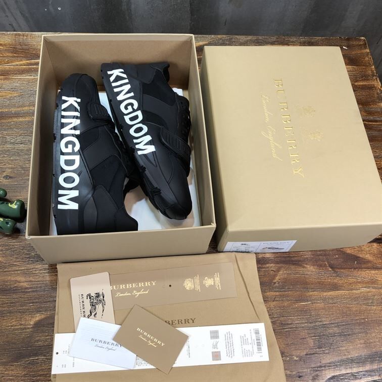 BURBERRY BLACK KINGDOM PRINT SNEAKERS – BBR030