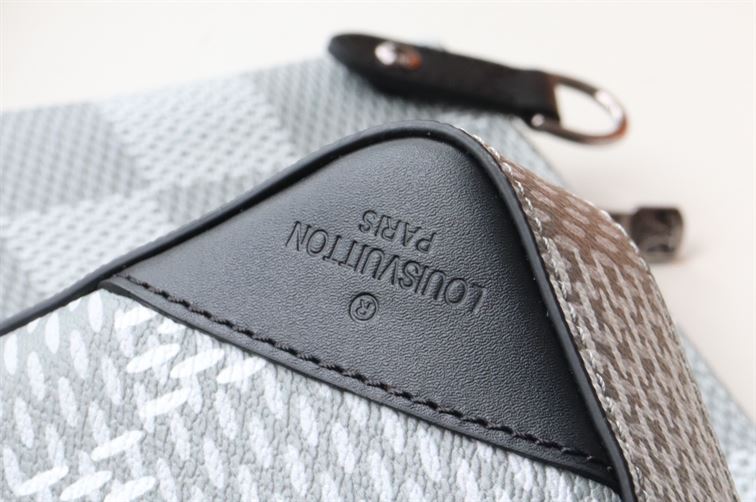 LOUIS VUITTON TRIO MESSENGER BAG – LVB026