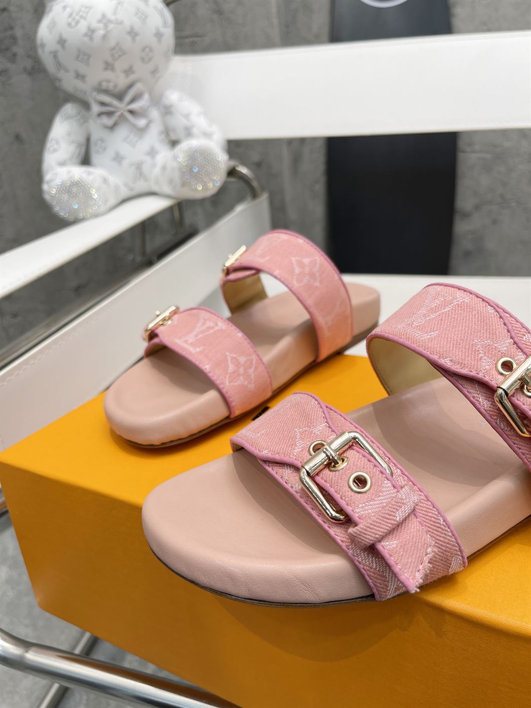 LOUIS VUITTON BOM DIA FLAT MULE – LVSD037