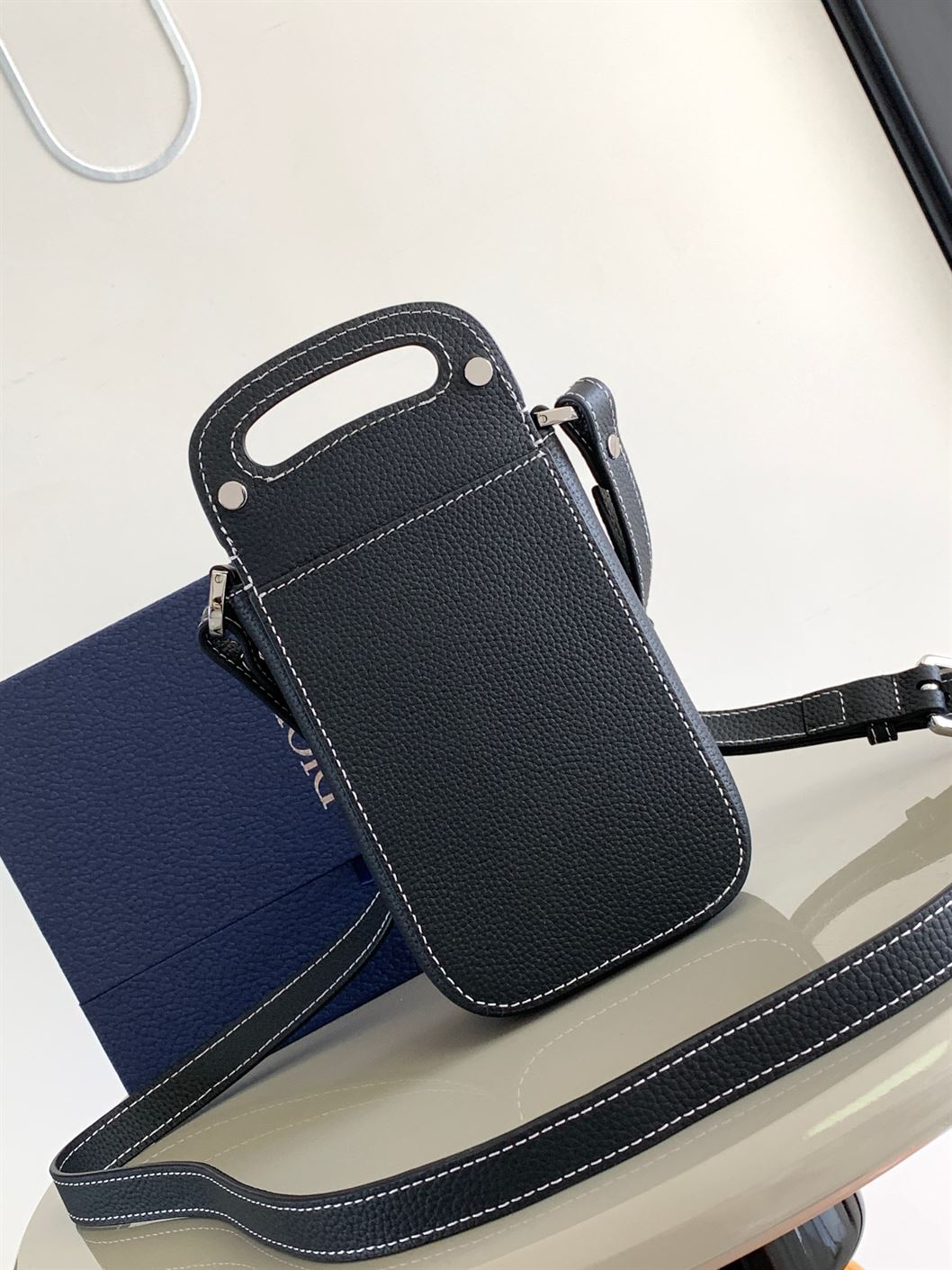 DIOR SADDLE VERTICAL POUCH WITH STRAP – DIO049