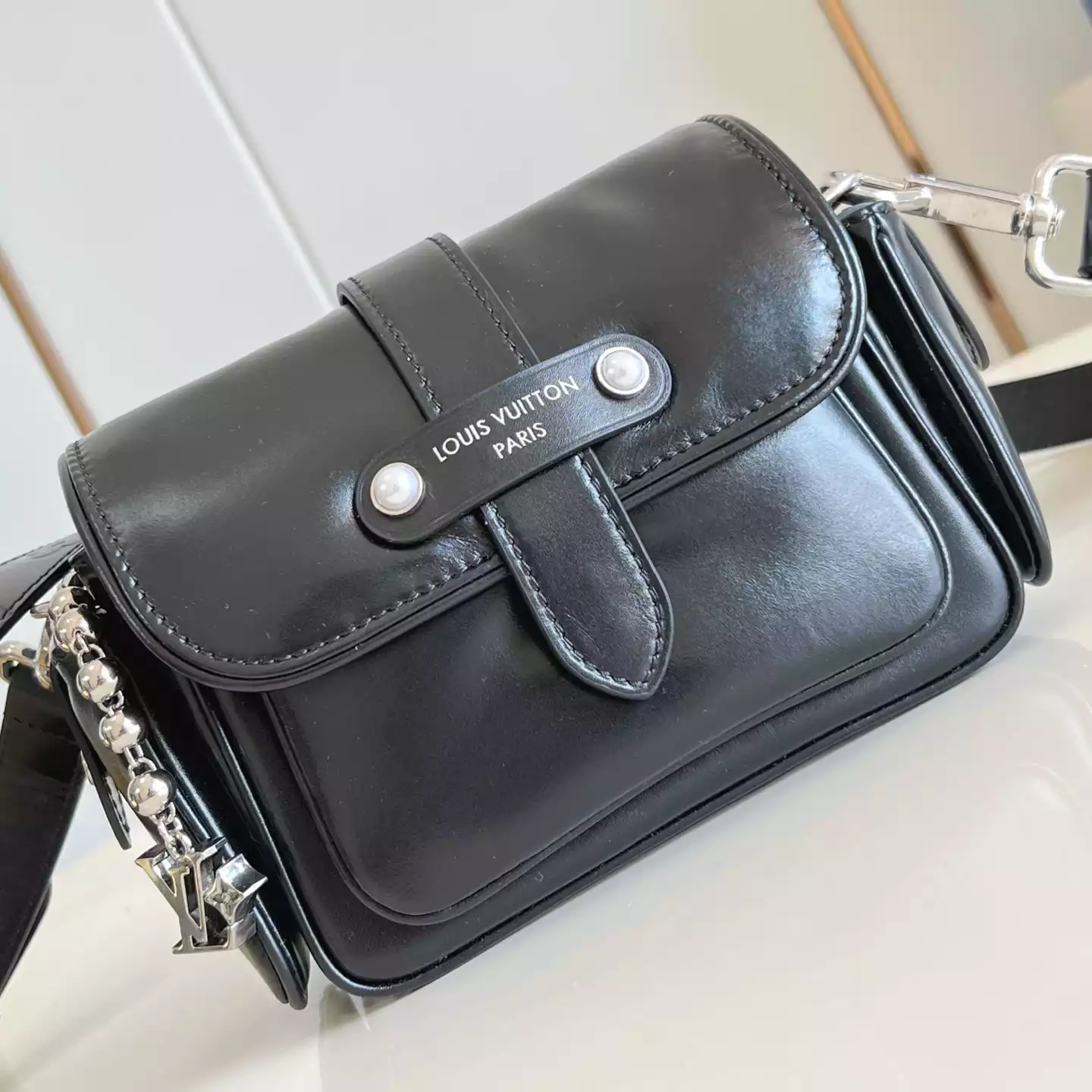 CARGO WEARABLE WALLET BLACK CALF LEATHER M13989 – LW276