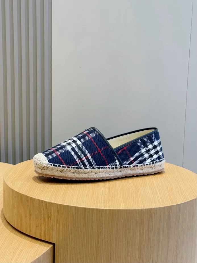 BURBERRY CANVAS STRAW BUCKET – BBR039