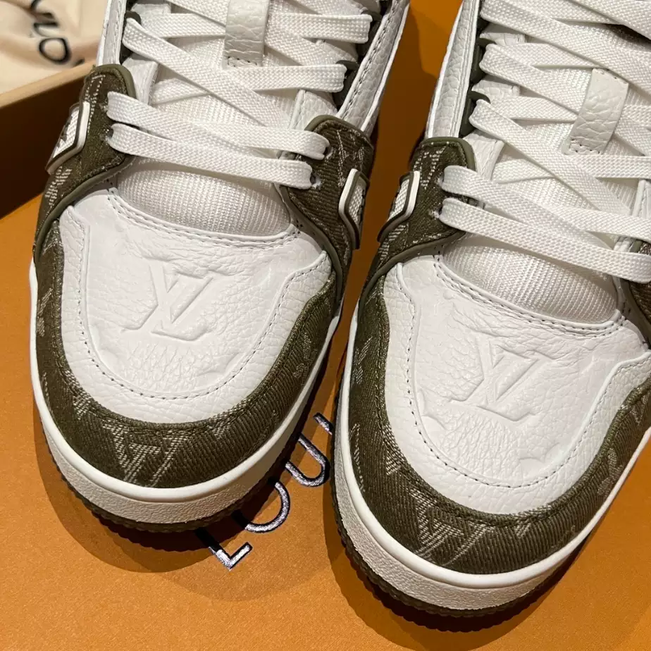 LOUIS VUITTON TRAINER SNEAKER – LVS242
