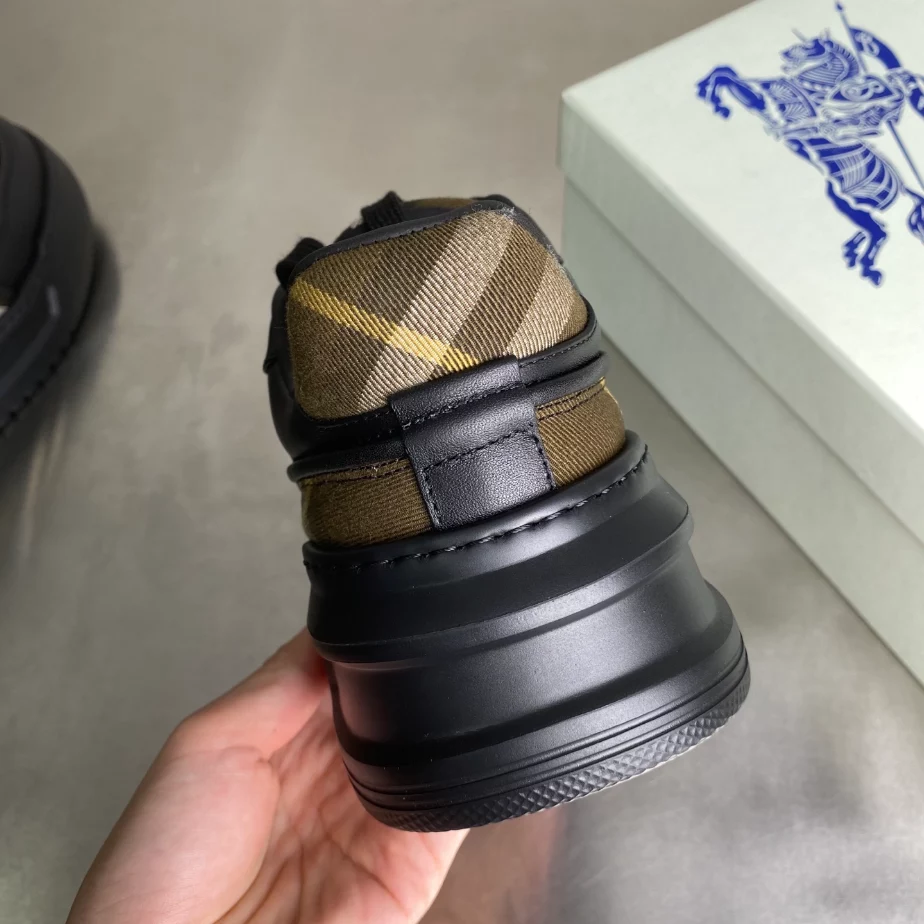 BURBERRY SNEAKERS – BBR032