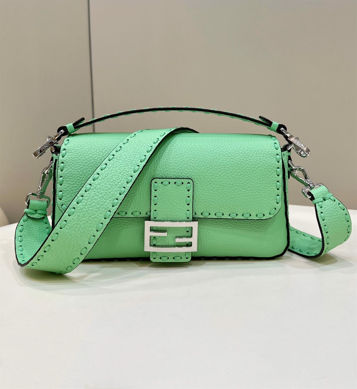 FENDI BAGUETTE GREEN SELLERIA BAG WITH OVERSIZE TOPSTITCHING – F031