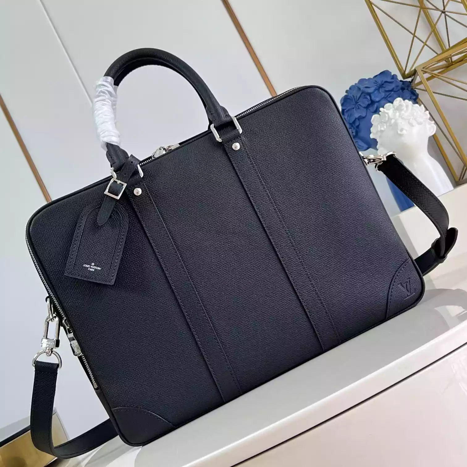 PORTE DOCUMENTS VOYAGE BLACK TAIGA COWHIDE LEATHER M30967 – LW322