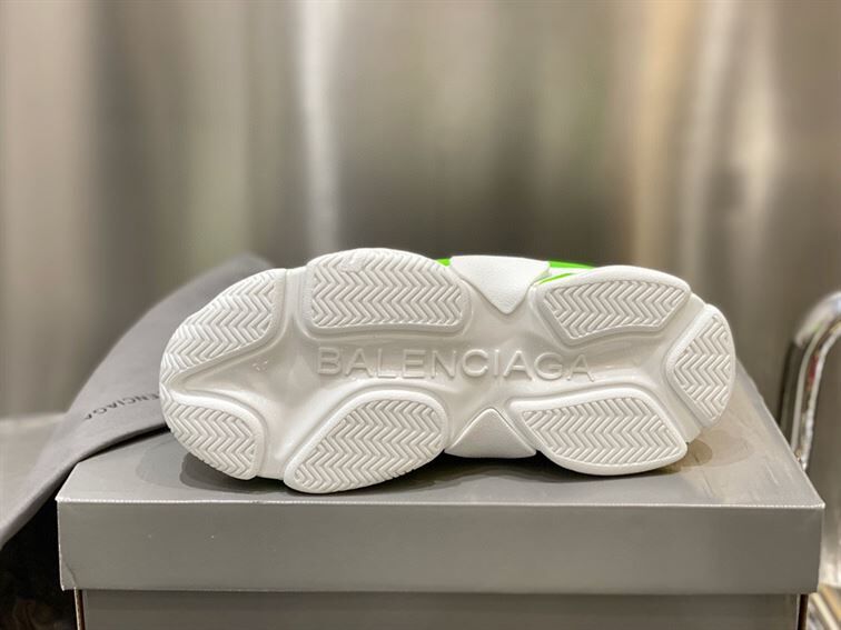 BALENCIAGA TRIPLE S 1.0 SNEAKERS IN WHITE AND GREEN – BLA022