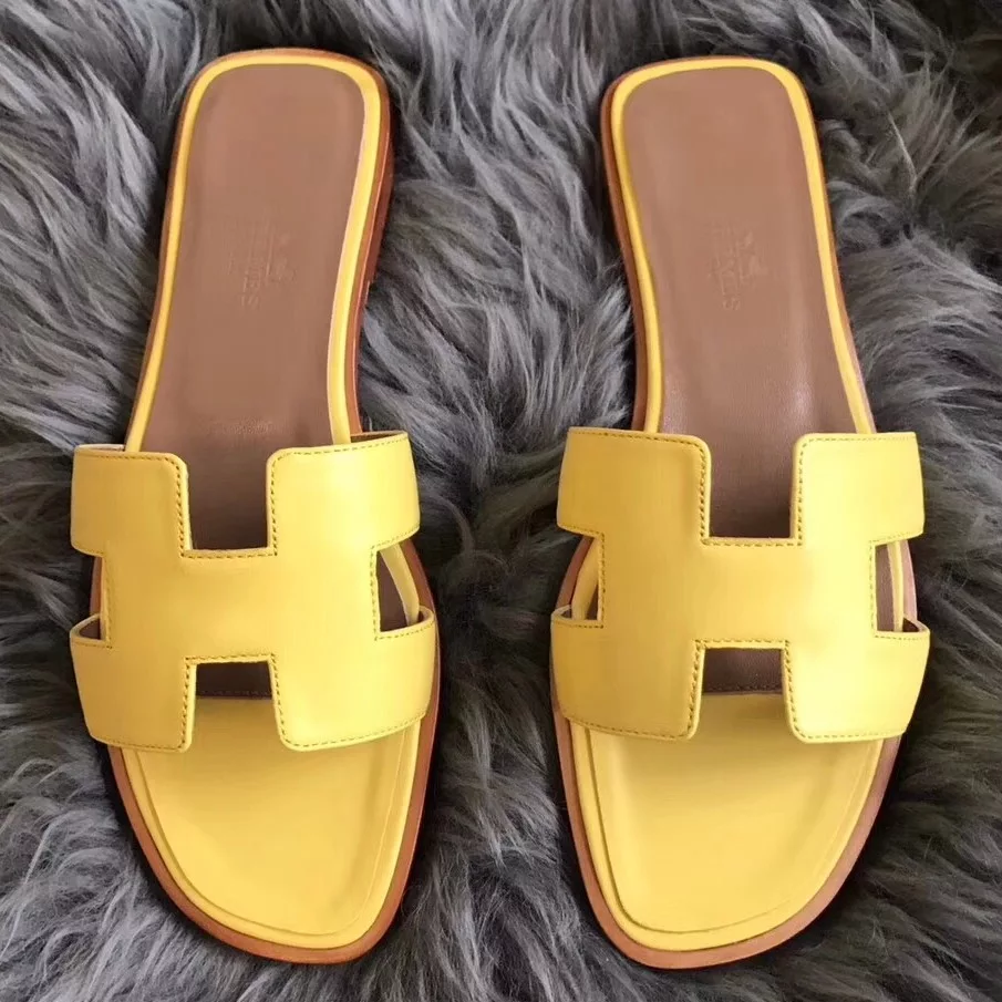 HERMES ORAN SLIDE SANDALS IN YELLOW SWIFT CALFSKIN – HMSD128