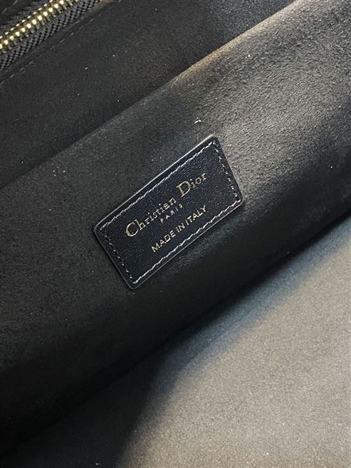 DIOR MEDIUM DIOR ESSENTIAL TOTE BAG BLACK ARCHICANNAGE CALFSKIN – DOB068