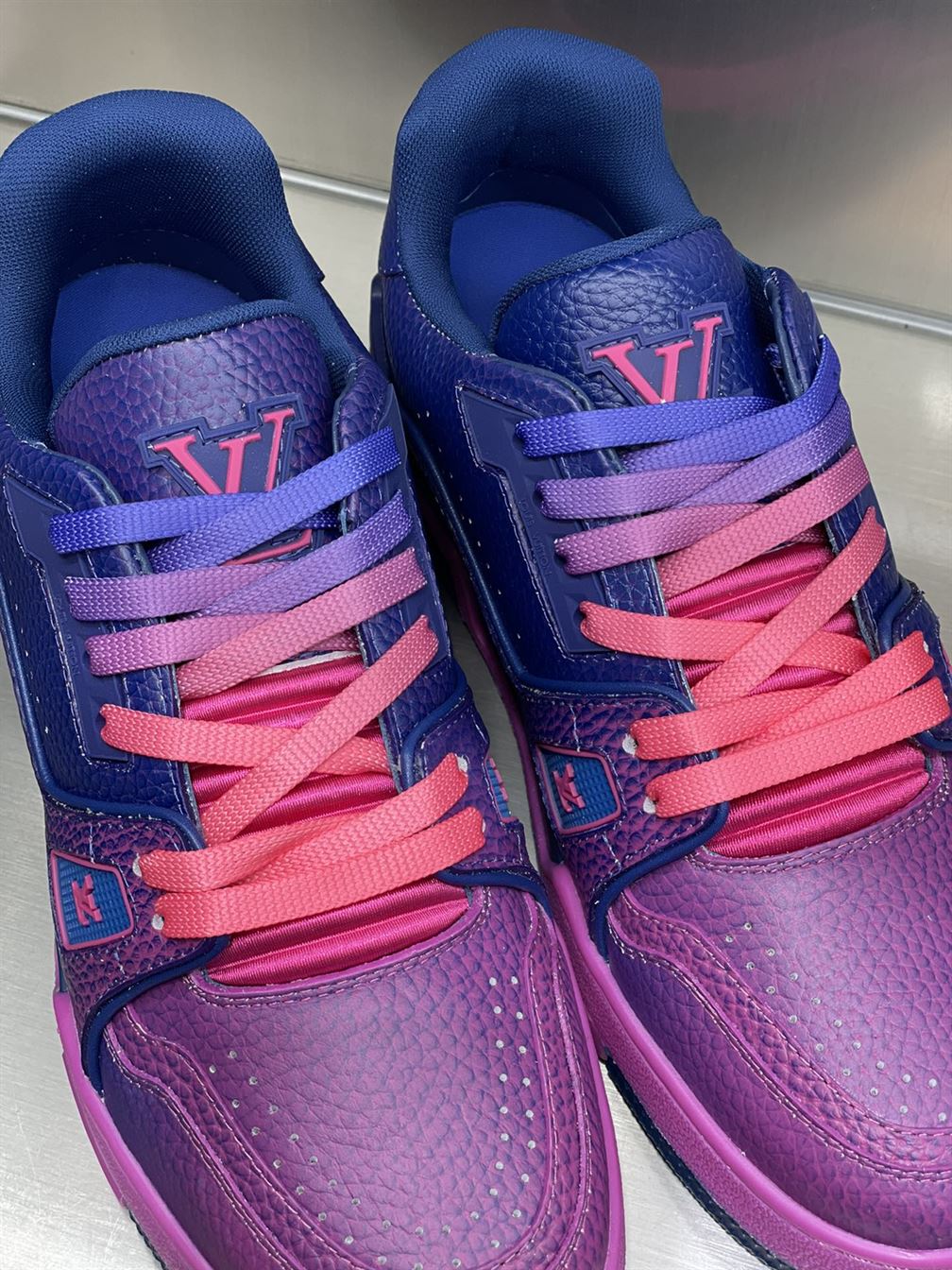 LOUIS VUITTON TRAINER SNEAKERS IN PINK – LVS003