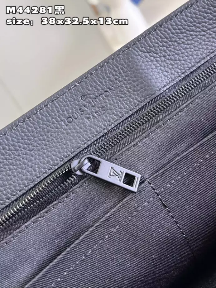 Fastline Tote Cowhide Leather in Black M22481 – LW211