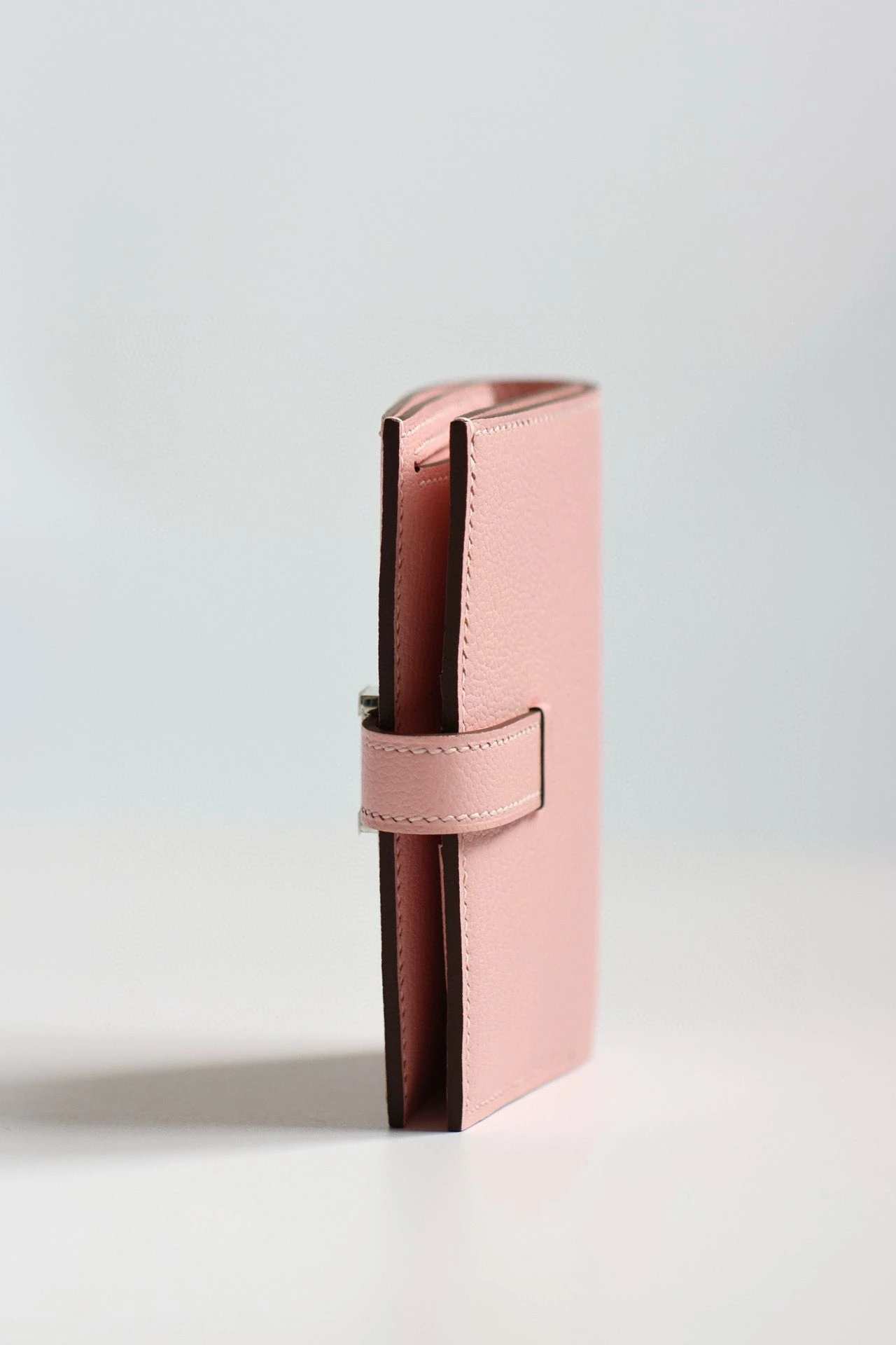 Hermes Bearn Compact Handmade Wallet in Rose Sakura Chevre Mysore Goatskin – HW150