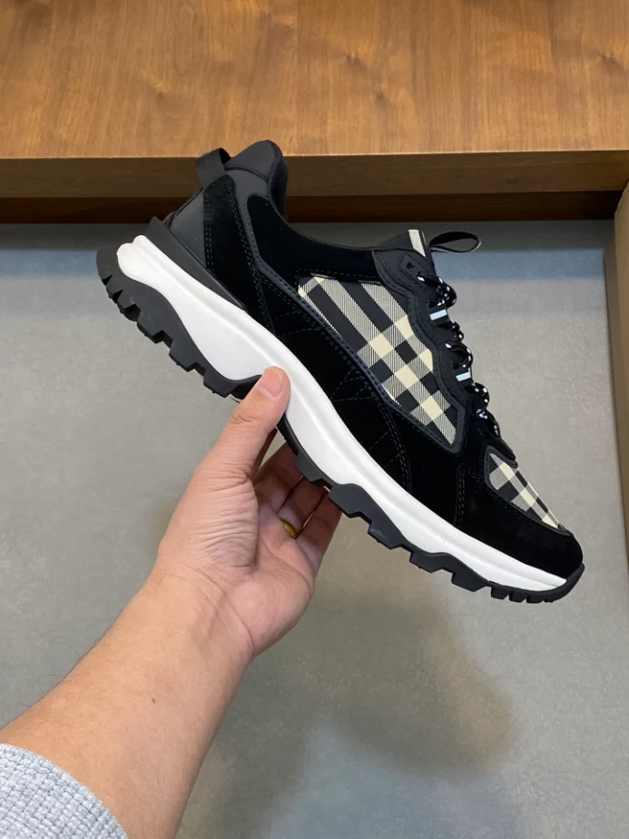 BURBERRY SNEAKERS – BBR066